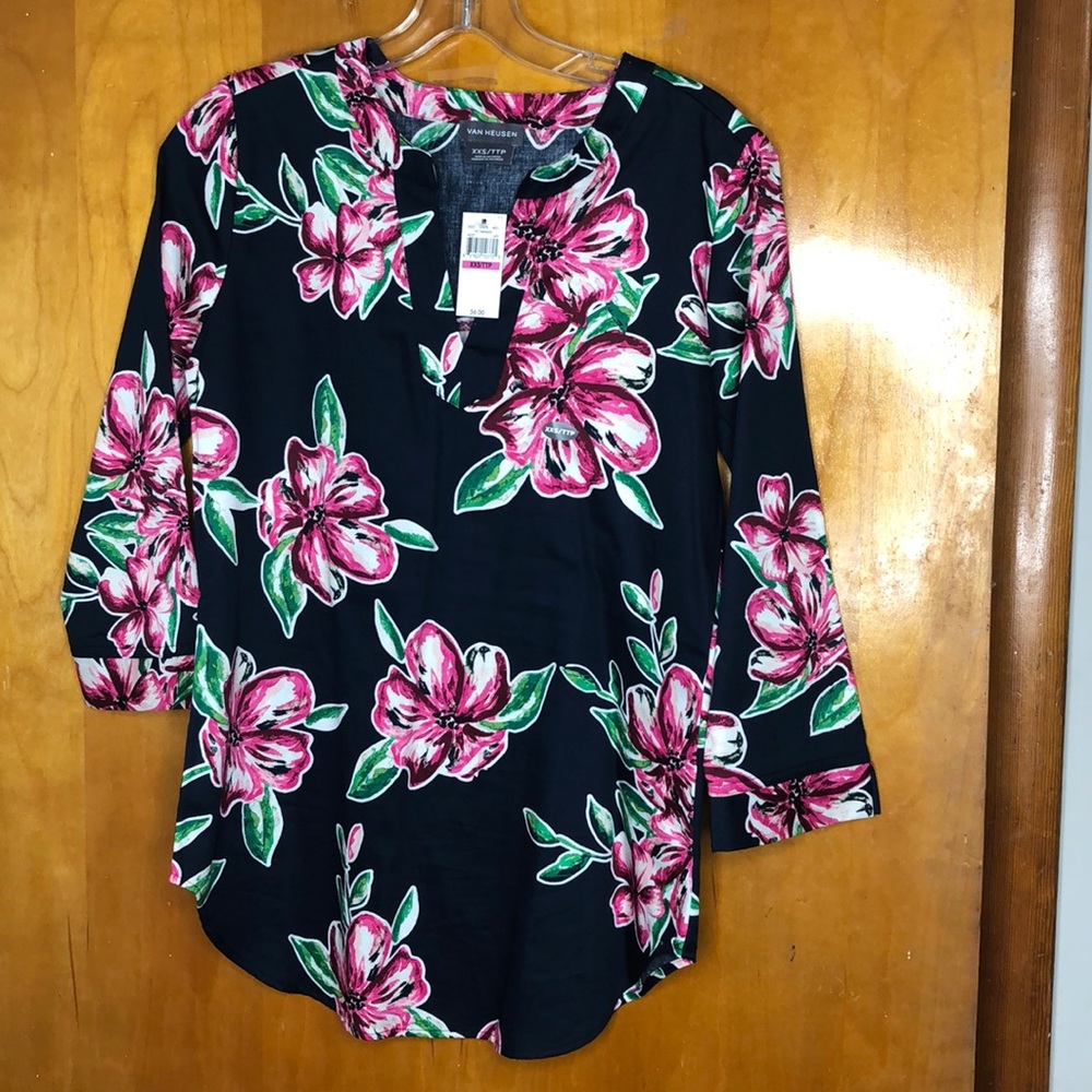 Van Heusen Floral Top brand new